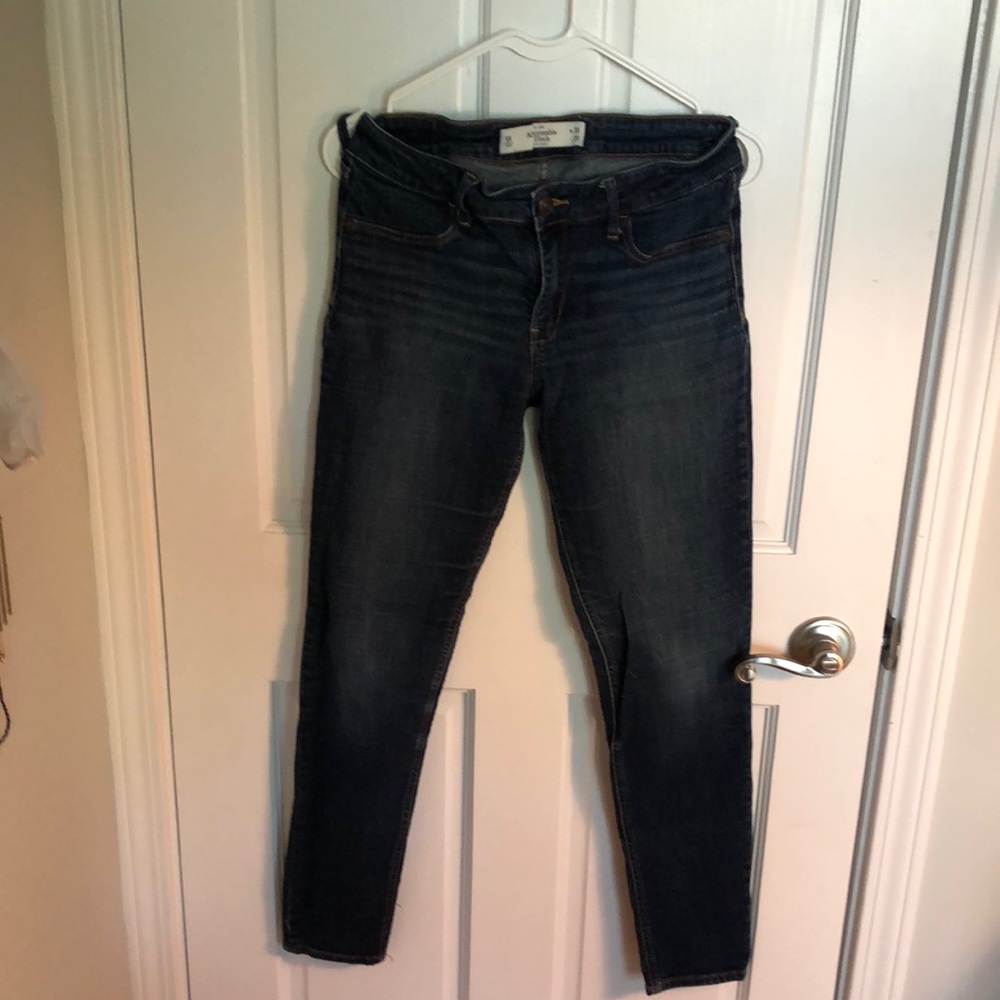 Abercrombie and Fitch Jegging Jeans. Dark wash